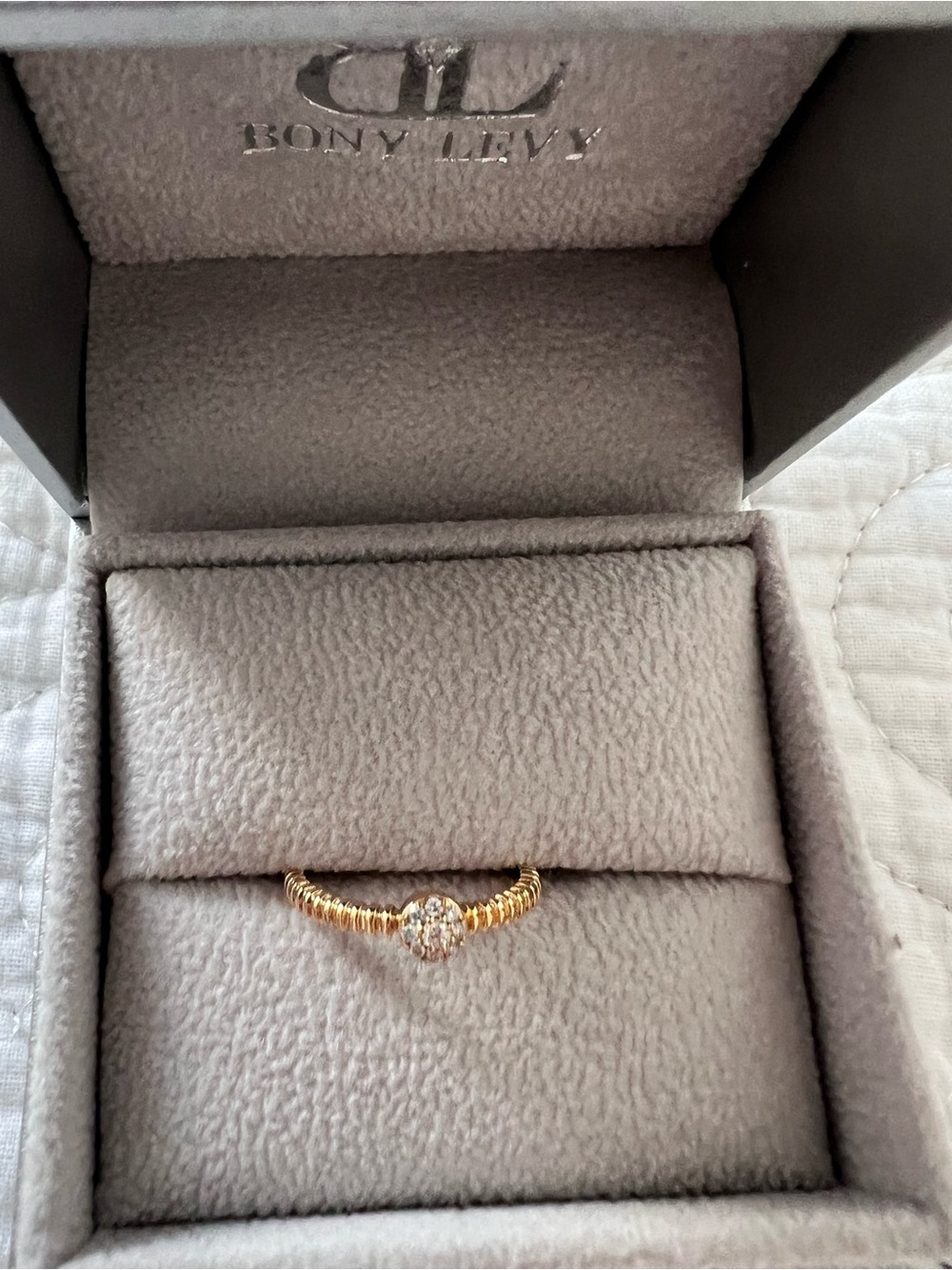 18 karat Bony Levy Gold-Tone Ring with diamonds